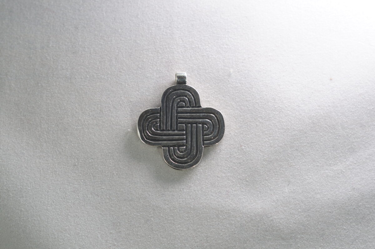 DSC08391 silver cross