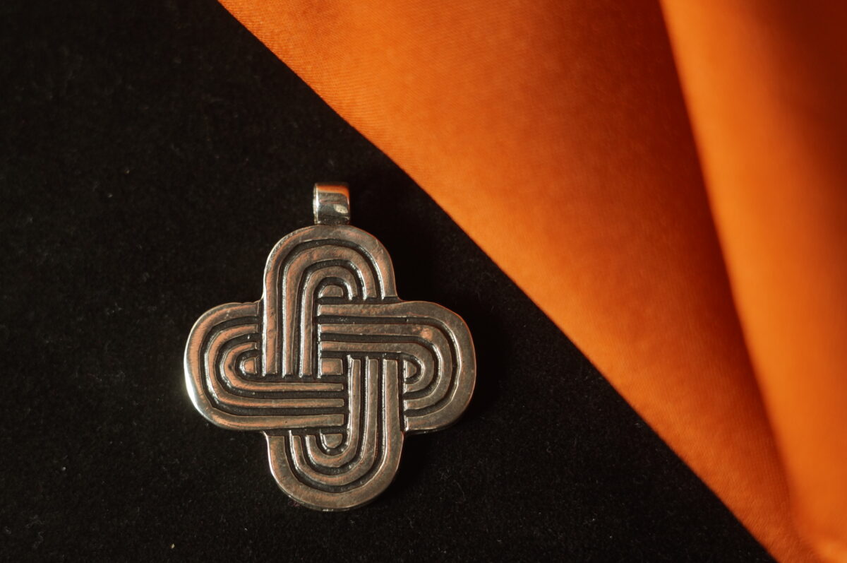 DSC08862 silver cross