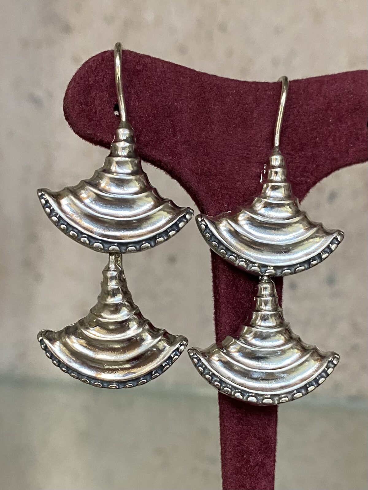 7D5C28A8-6B6A-4B79-9871-187074940CAB Mycenaean earrings - Image 1