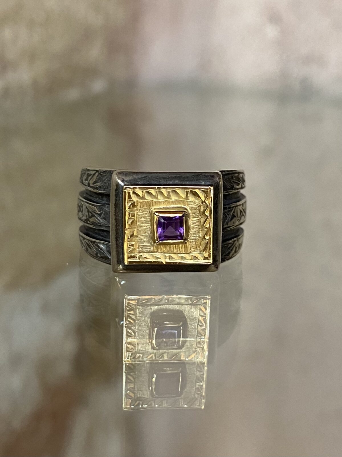 BE94F4DF-1F8F-48AB-A042-08D5A076AD54 Square amethyst ring - Image 1