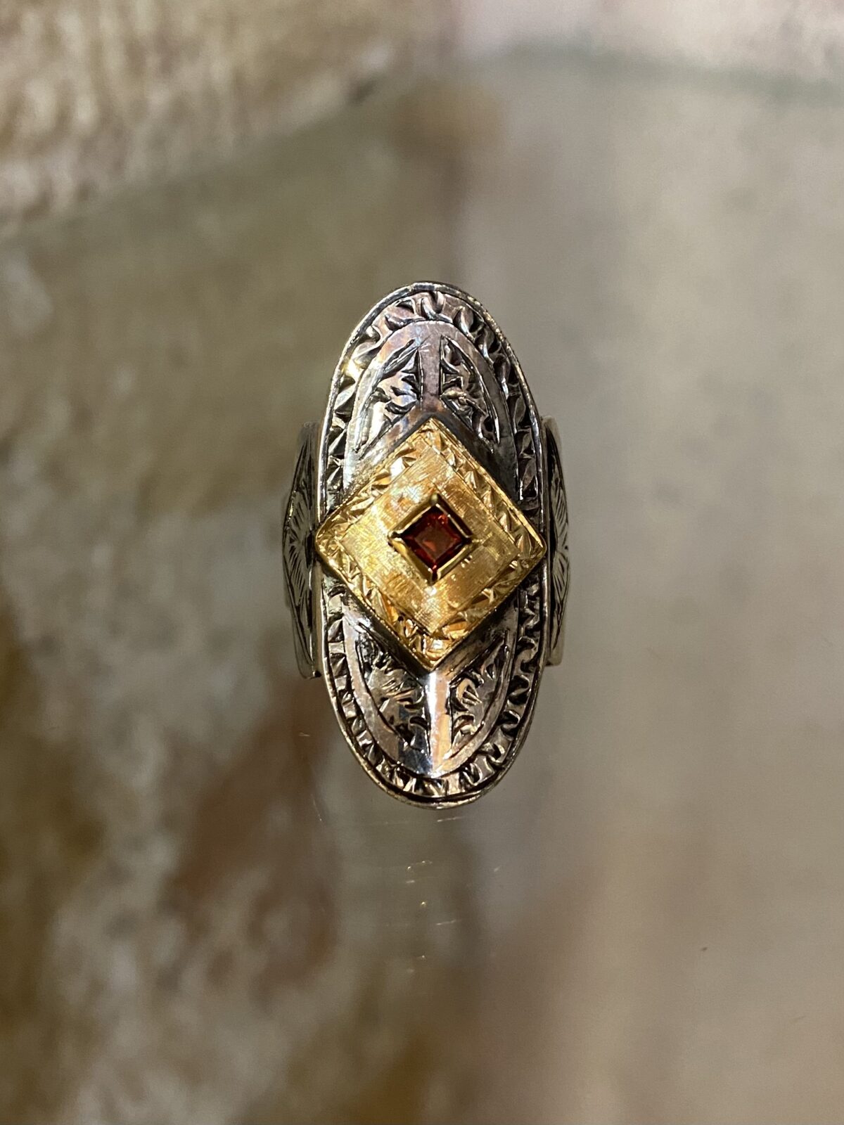 C899377E-D776-4FE6-A3C4-D4BDED6FD357 Oval ring - Image 1