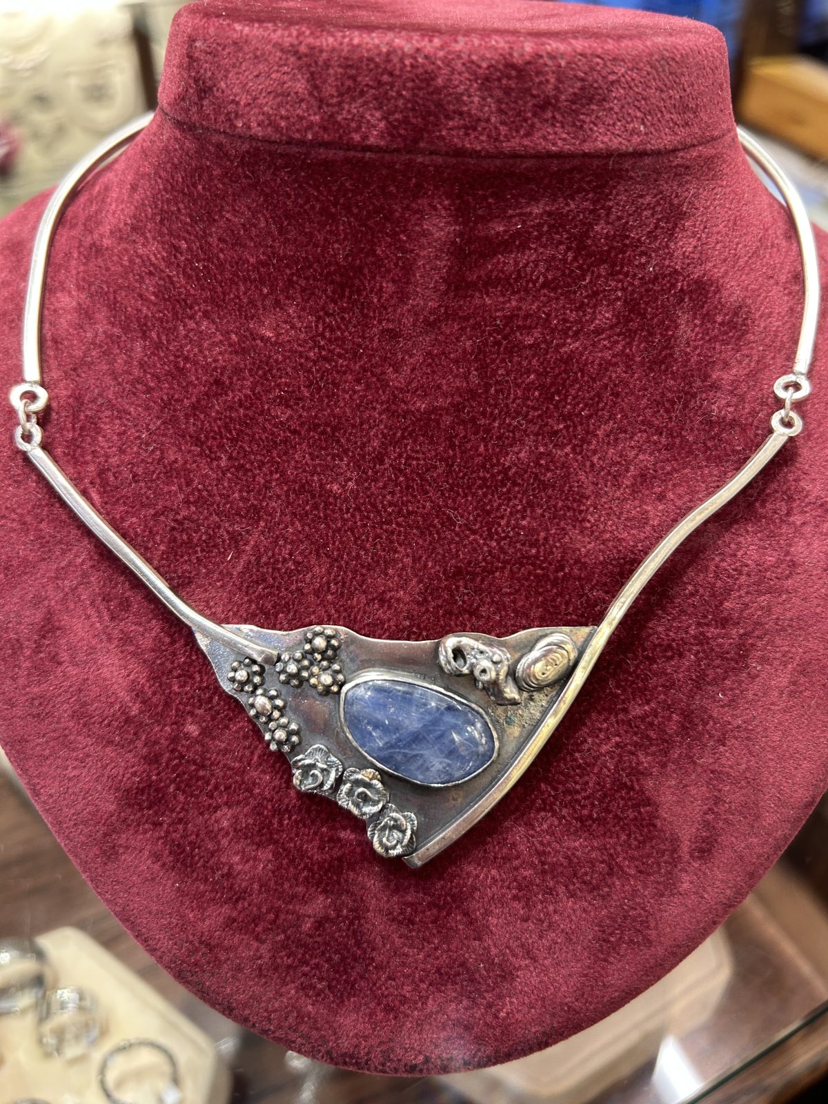 roses by the lake - Image 1